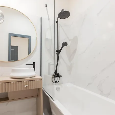 Brand New 4 Bedroom 2,5 Bath , Lux ,