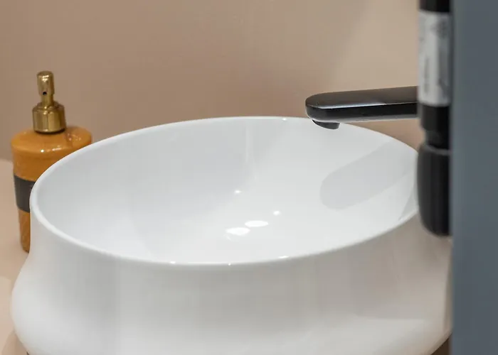 Brand New 4 Bedroom 2,5 Bath , Lux , *