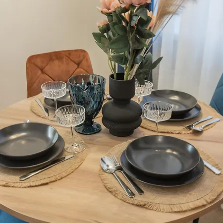 Апартаменти Brand New 4 Bedroom 2,5 Bath , Lux , *
