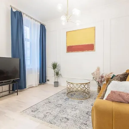 Апартаменти Brand New 4 Bedroom 2,5 Bath , Lux ,